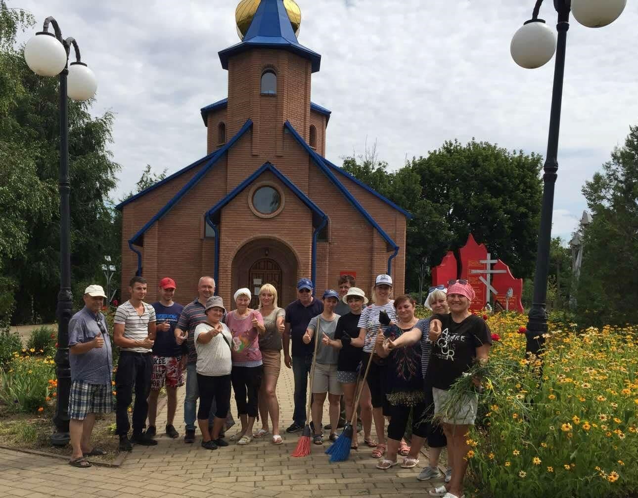 Toloka (community members’ gathering for volunteer work for the community’s benefit) near the Ephraim Church