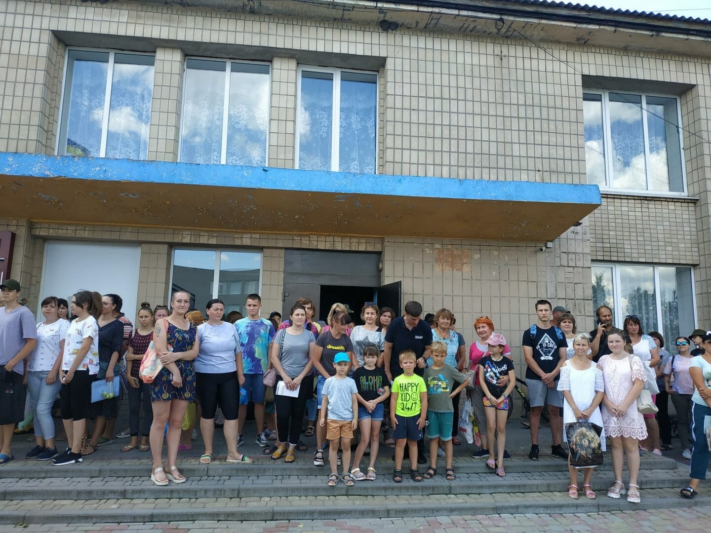 Families with children from among internally displaced persons living in the Slobozhan community 