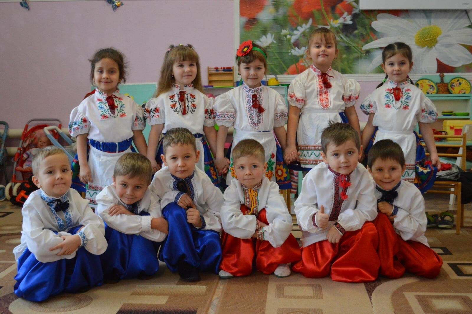 Children of the Novopokrovka community