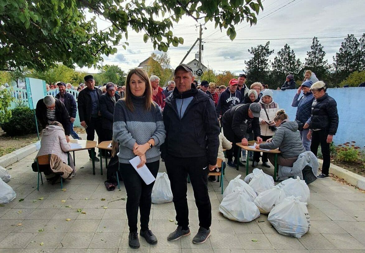 Village head Andrii Botanin and volunteer Anastasiia Lezhnenko.