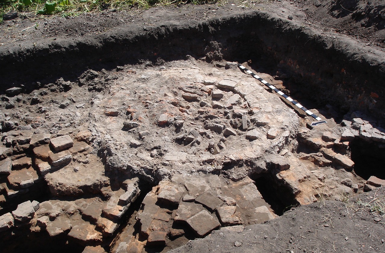 Village of Torhovytsia, excavations of the medieval town.