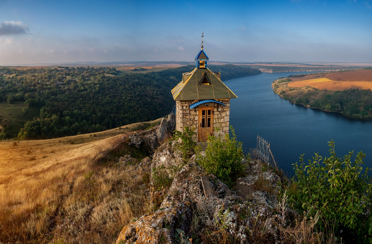 The chapel on the banks of the Dniester River